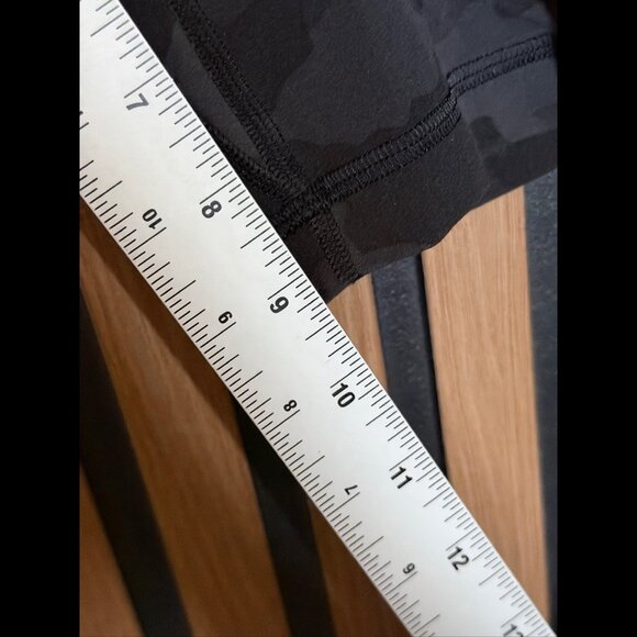Lululemon Align Biker Shorts 6 / S Womens Black Camouflage Print 9.5” Inseam - Picture 5 of 7